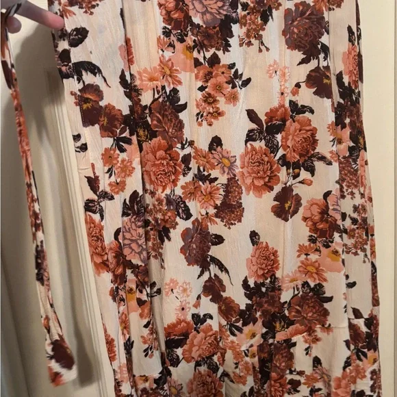 Floral faux wrap high-low/midi skirt with ruffles and ties - Picture 3 of 12
